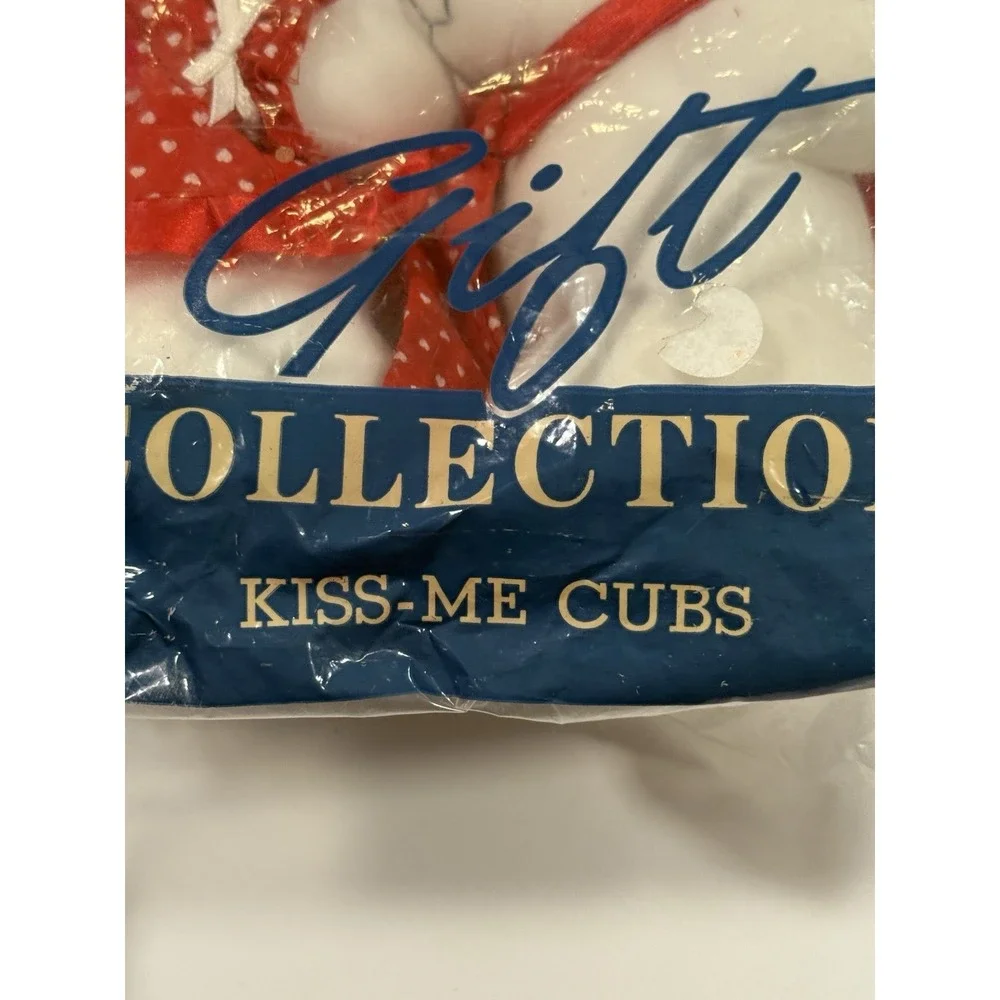 Avon Gift Collection Kiss Me Cubs New In Package Valentine's Love Plush Bear Set